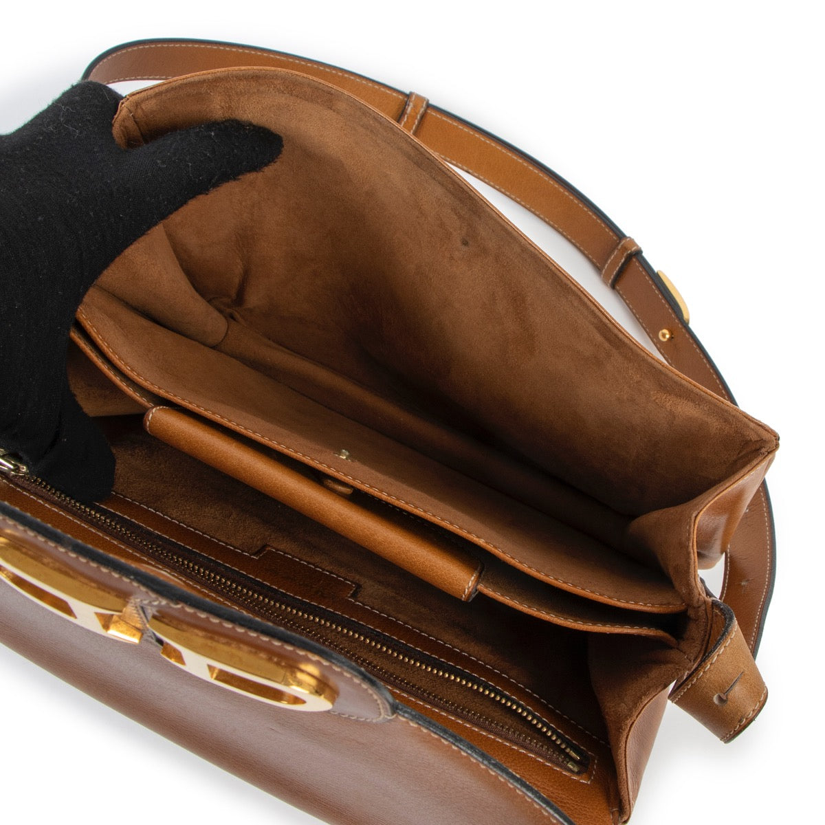 Buy online an authentic second hand Delvaux Cognac Leather Shoulder Bag in preloved condition at Labellov in Antwerp.