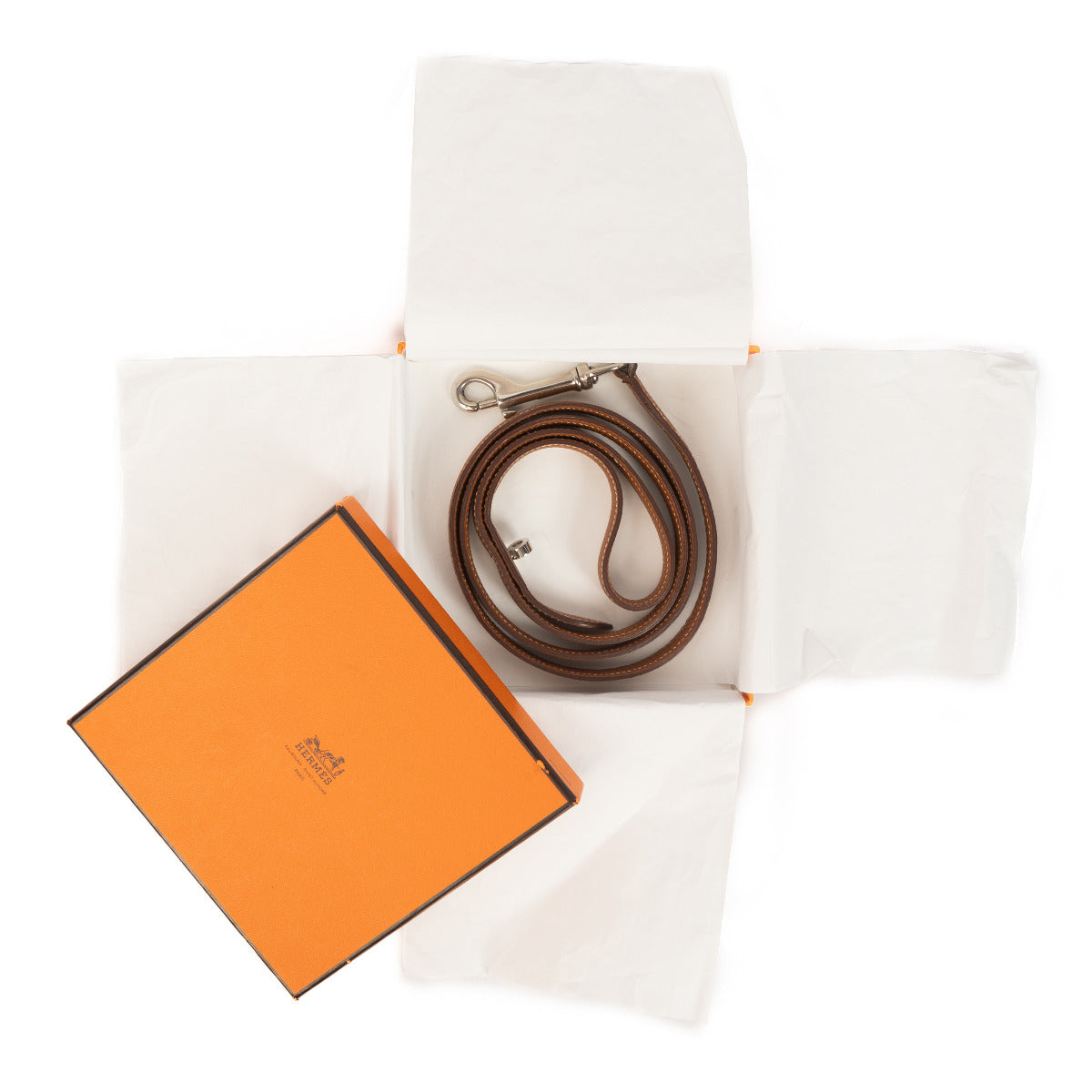 Hermès Cognac Dog Leash for the best price at Labellov secondhand luxury in Antwerp.