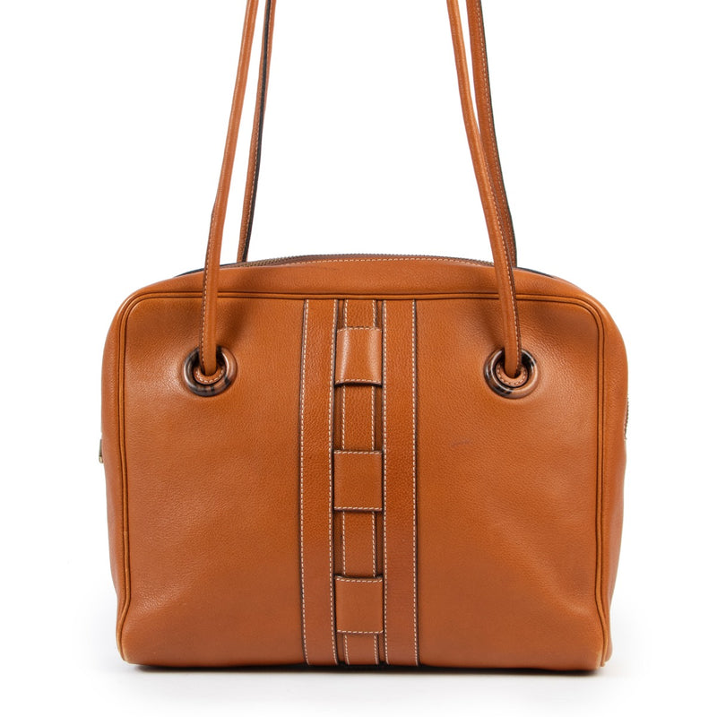 Shop safe online 100% authentic second hand Delvaux Cognac Shoulder Bag in very good condition at the right price at Labellov in Antwerp.