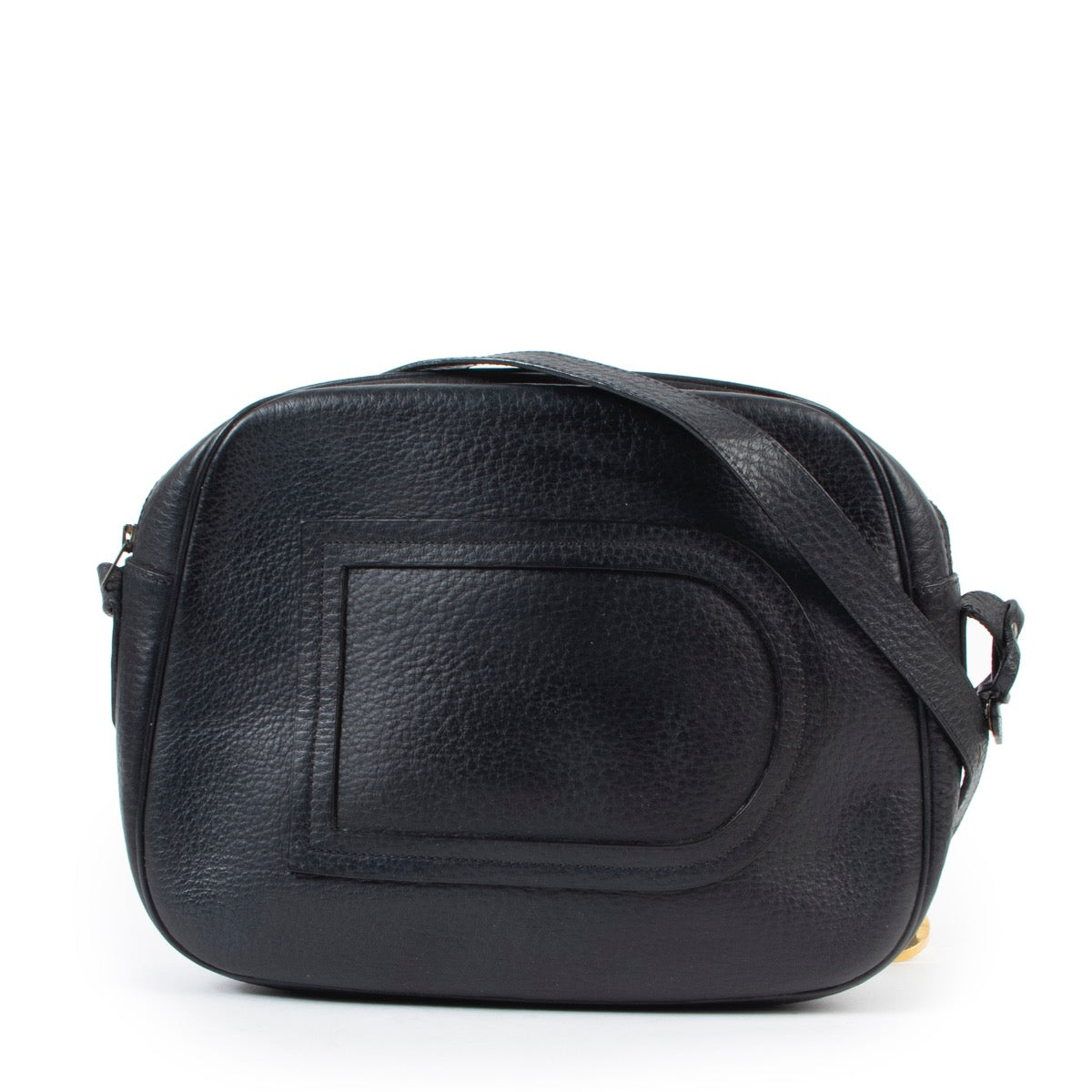 This Delvaux Blue Crossbody is avaible in very good condition at Labellov Antwerp online or in store. Deze Delvaux Blue Crossbody is beschikbaar in zeer goede staat bij Labellov Antwerpen online of in de winkel.
