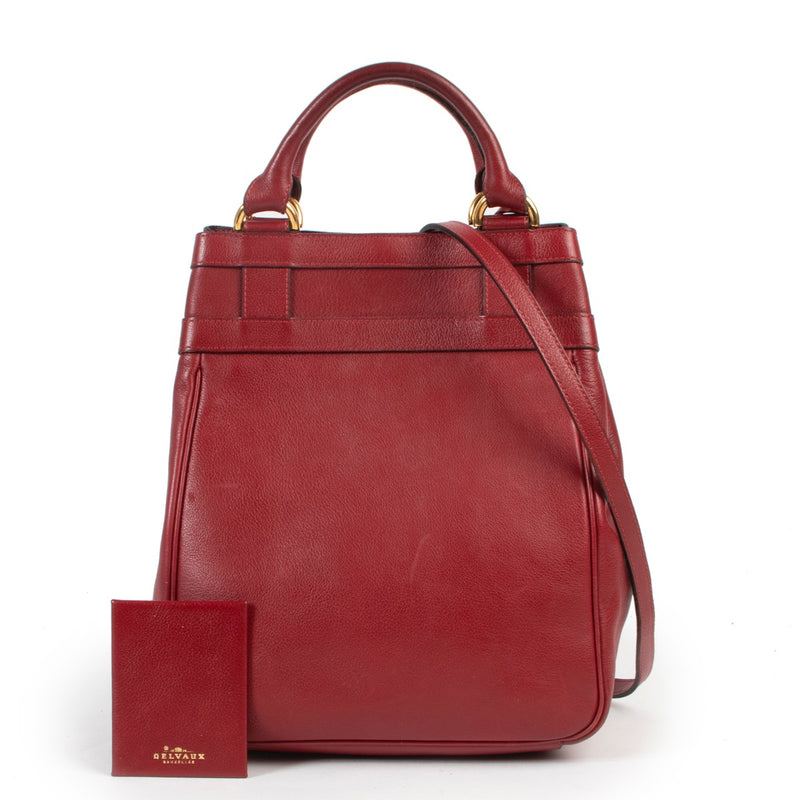 Shop safe online 100% authentic second hand Delvaux Red Leather Shoulder Bag in very good condition at the right price at Labellov in Antwerp.