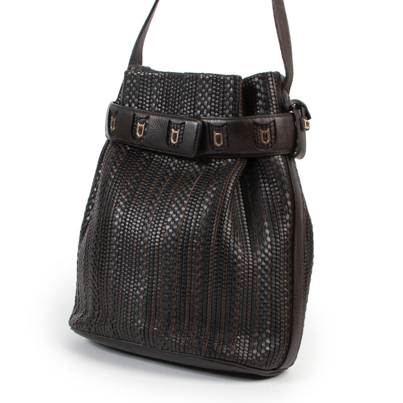 This Delvaux Brown Toile De Cuir Crossbody is avaible in store or online at Labellov Antwerp searching for a new owner. Buy and sell your delvaux items for a reasonable price.