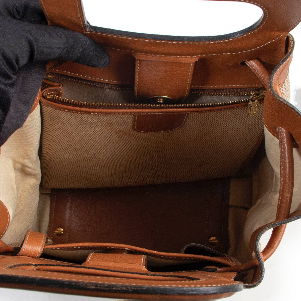 Shop safe online 100% authentic second hand Delvaux Camel Canvas Caraibes Shoulder Bag in very good condition at the right price at Labellov in Antwerp.