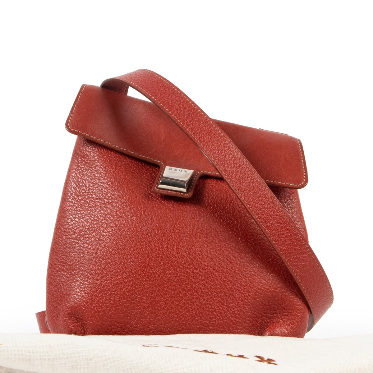 Shop safe online 100% authentic second hand Deux De Delvaux Red Crossbody Bag in very good condition at the right price at Labellov in Antwerp.