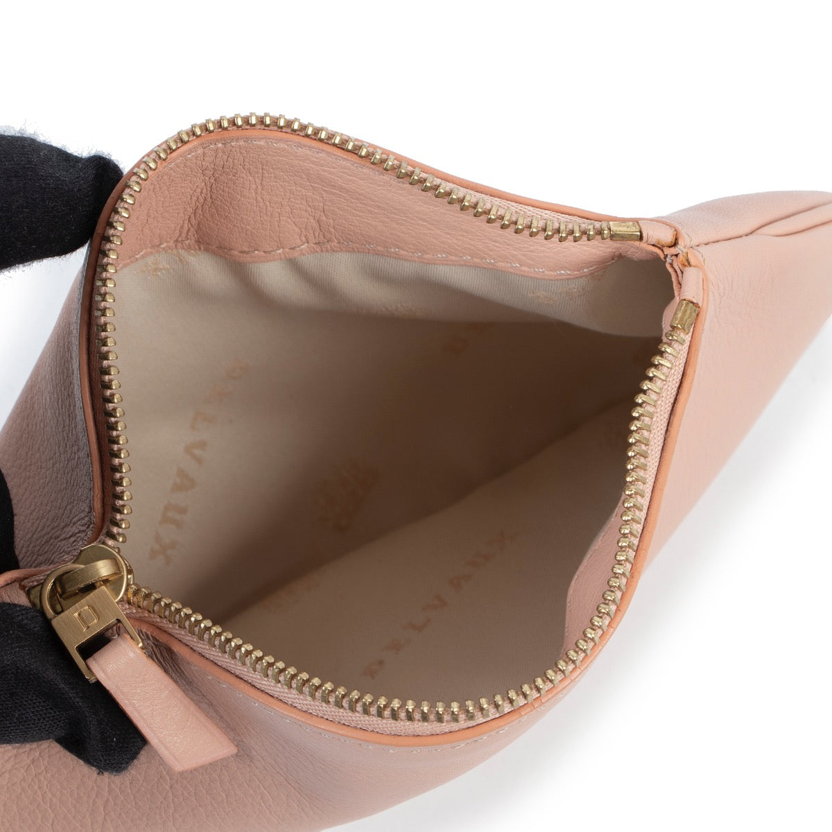 Buy this Delvaux Pink Pouch at Labellov online or in store for a reasonable price in Antwerp and in good condition!