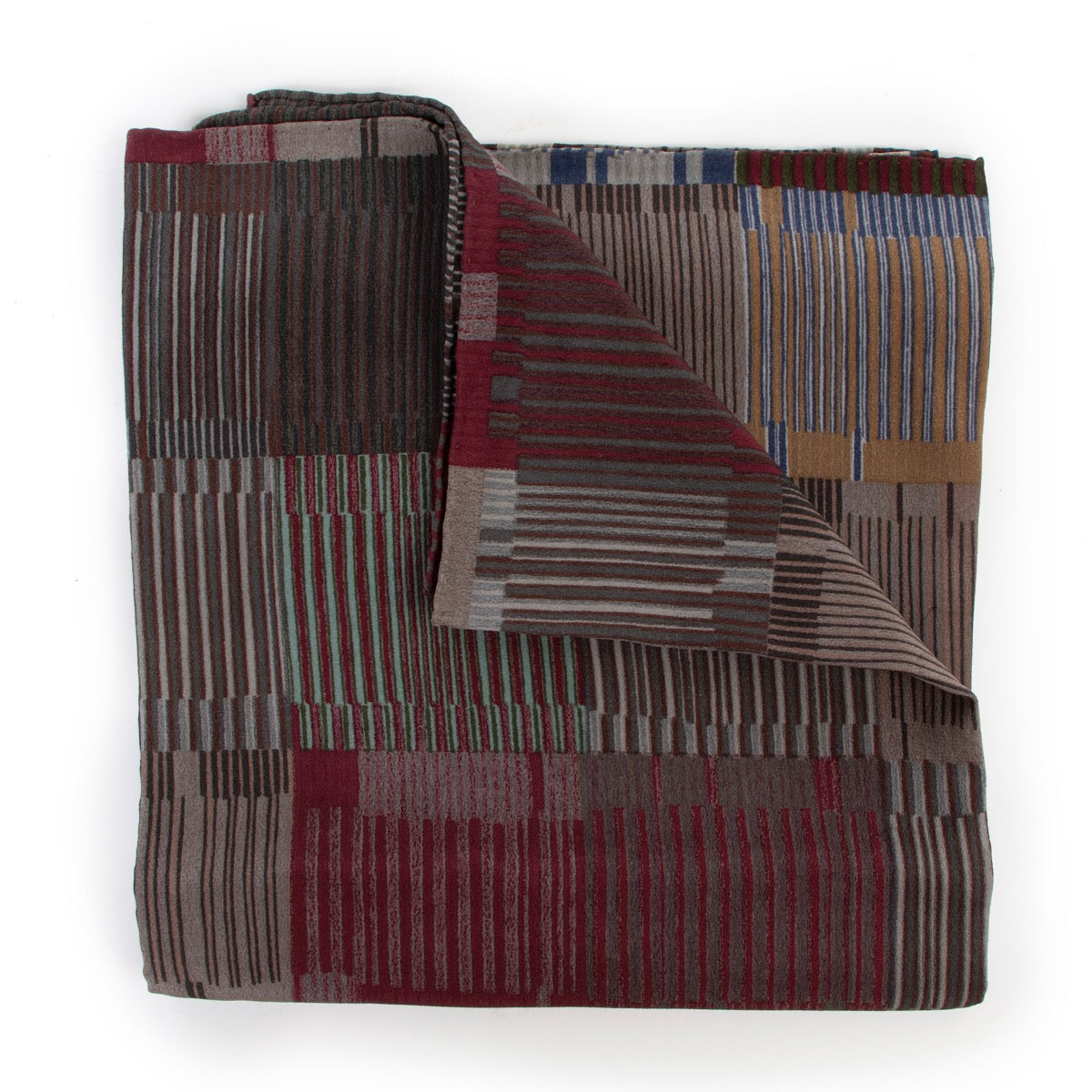 Shop safe online at Labellov in Antwerp this 100% authentic second hand Delvaux Multicolor Striped Scarf