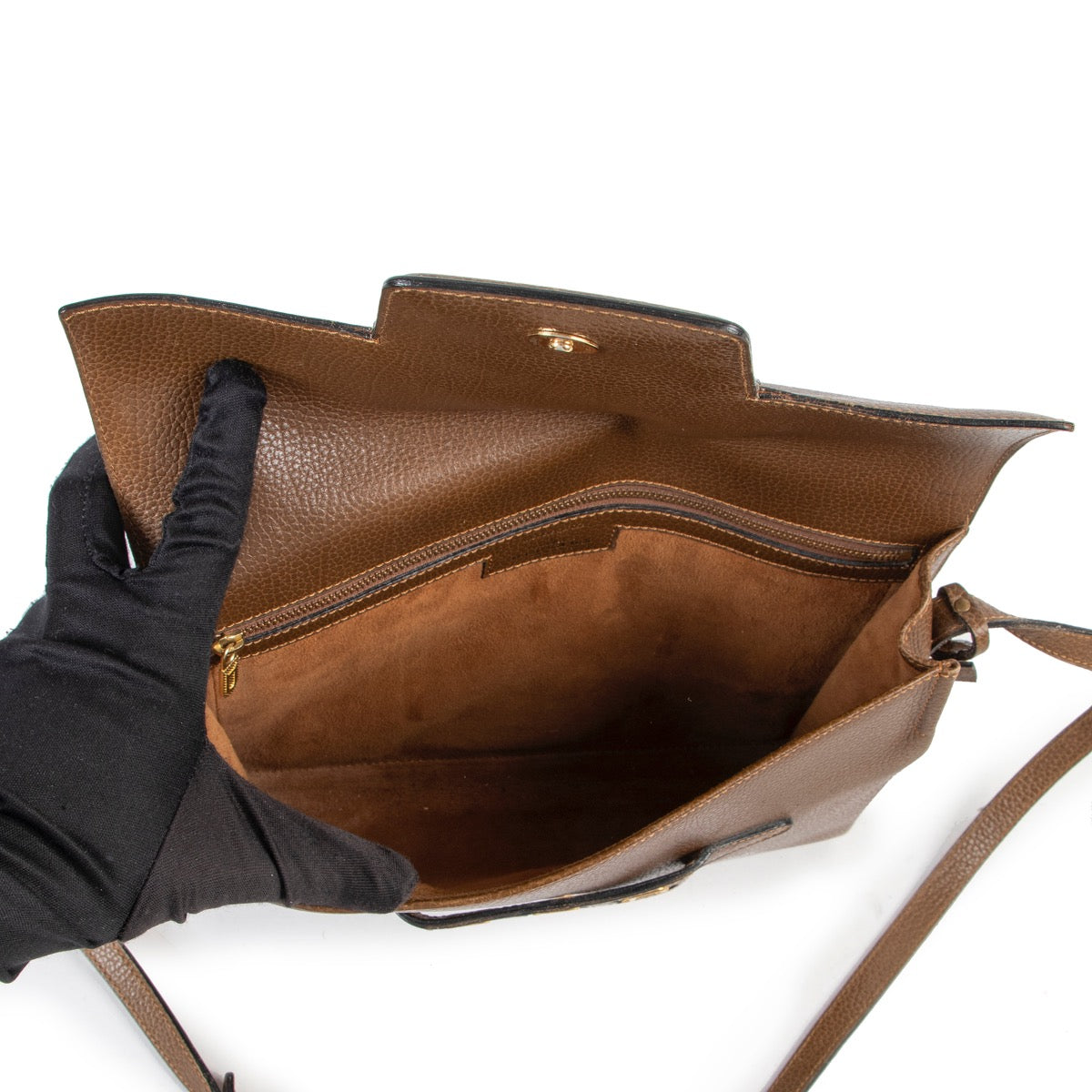 Shop safe online authentic second hand Must Delvaux Brown Shoulder bag in good preloved condition at the right price at Labellov.com.