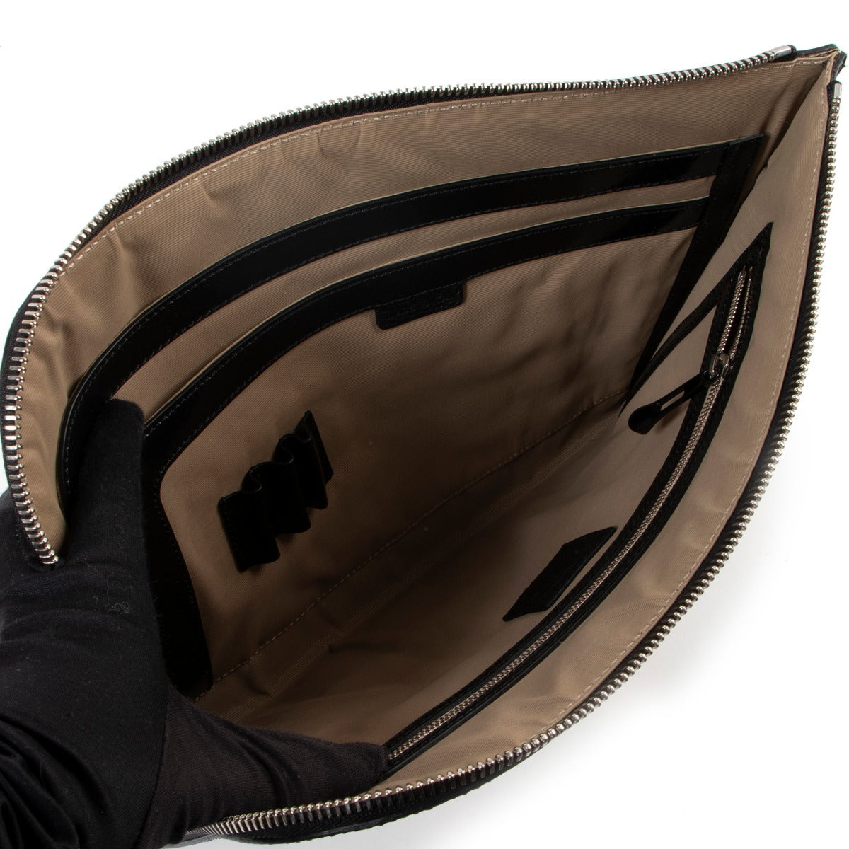 Buy these Burberry Monogram Laptop Case for a reasonable price at Labellov online or in store. Koop deze Burberry Monogram Laptop Case voor een redelijke prijs bij Labellov online of in de winkel.