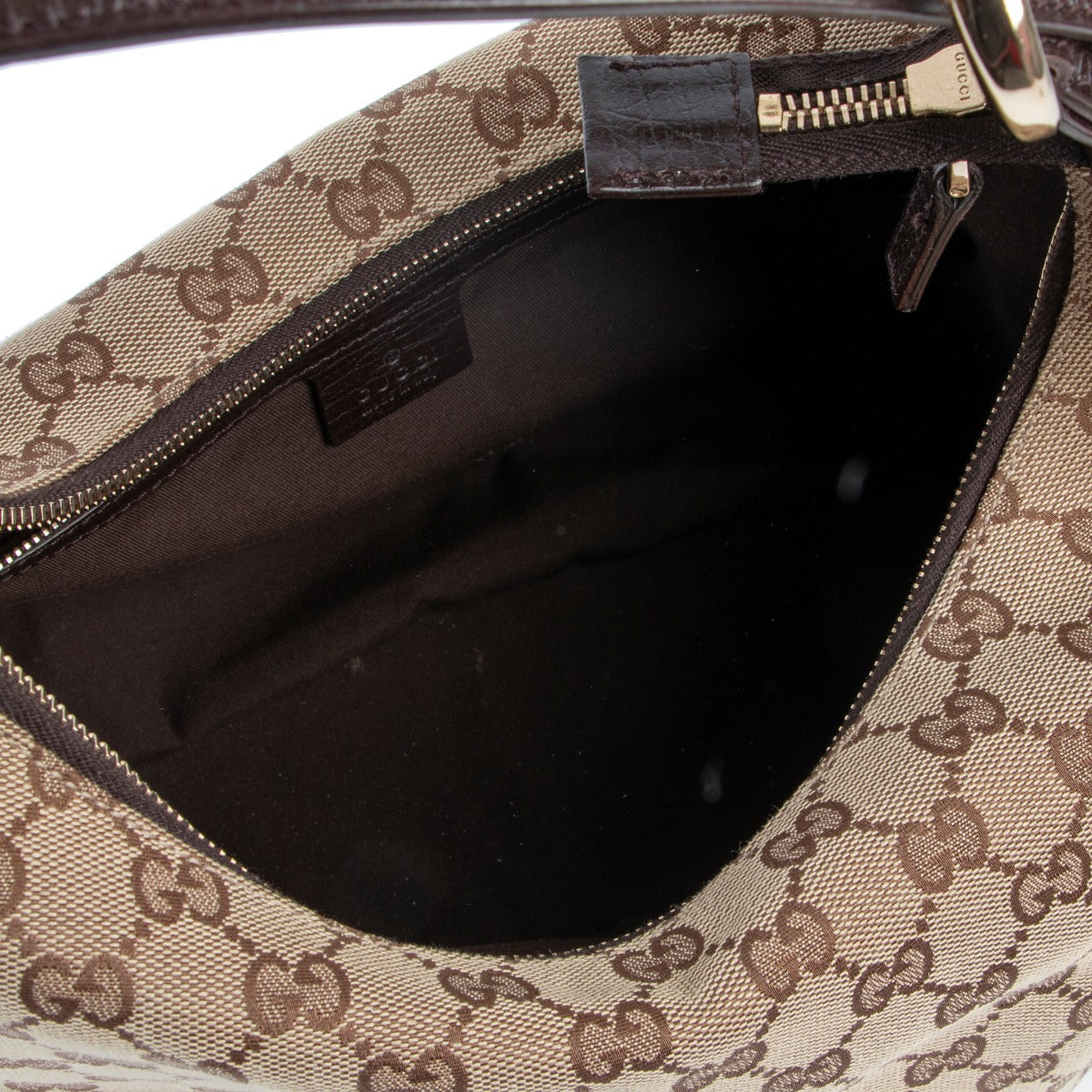 Buy these Gucci Monogram Fabric Horsebit Shoulder Bag for a reasonable price at Labellov online or in store. Koop deze Gucci Monogram Fabric Horsebit Shoulder Bag voor een redelijke prijs bij Labellov online of in de winkel.
