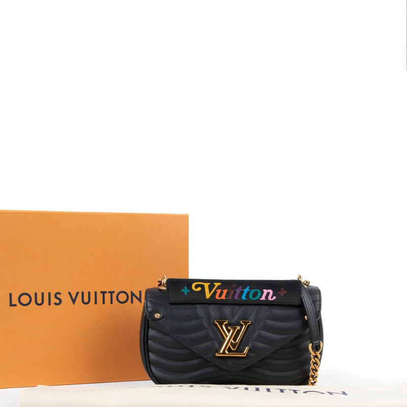 Buy these Louis Vuitton Black Crossbody for a reasonable price at Labellov online or in store. Koop deze Louis Vuitton Black Crossbody voor een redelijke prijs bij Labellov online of in de winkel.