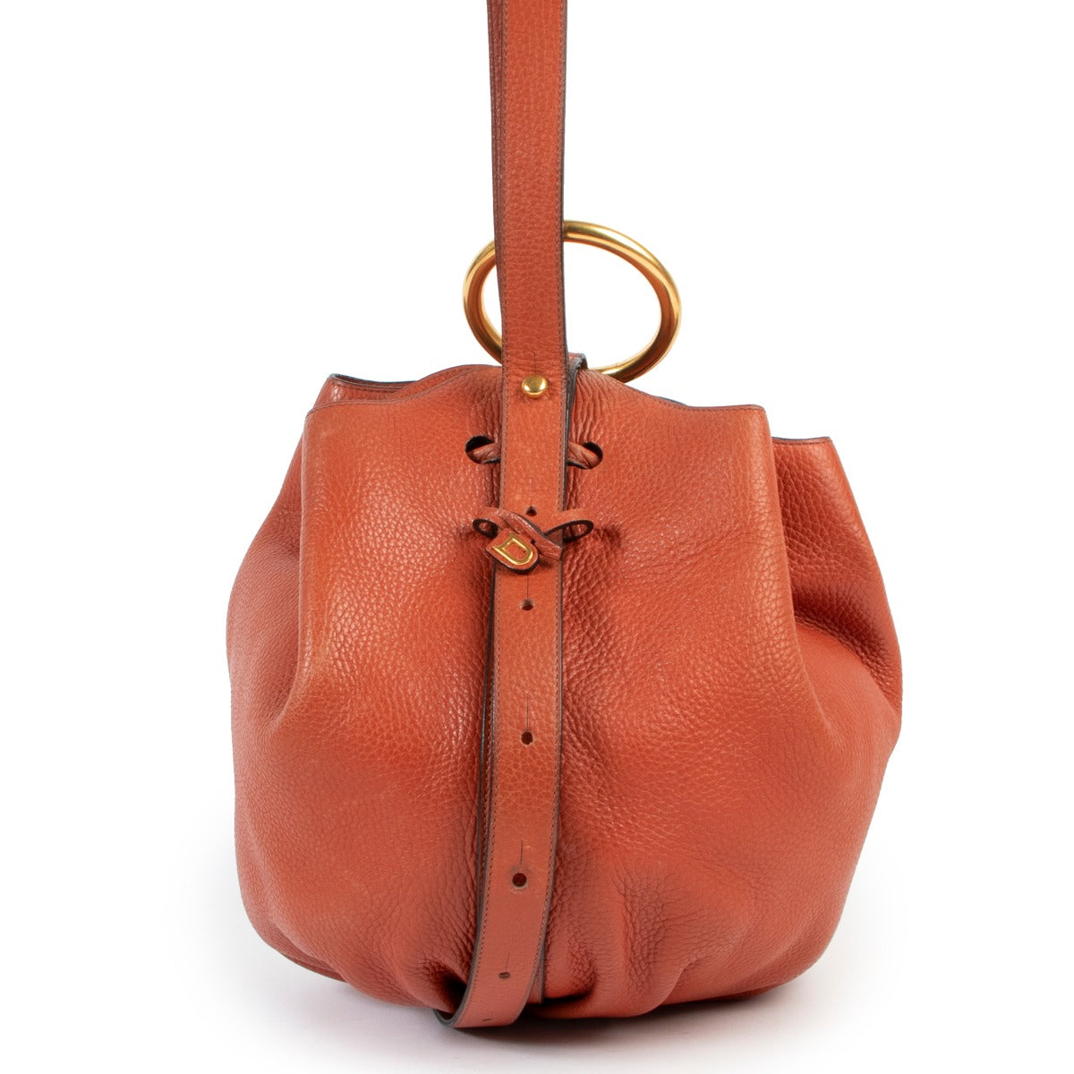 Delvaux Orange Rose Des Vents Bucket Shoulder bag available at Labellov Luxury in antwerp for a reasonable price online or in store. Give your designer items a secondlife at Labellov for a fair price.