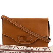 Buy this Delvaux Cognac Shoulder Flap Bag Clutch at Labellov in Antwerp for a fair price. Buy and sell your designer items.
