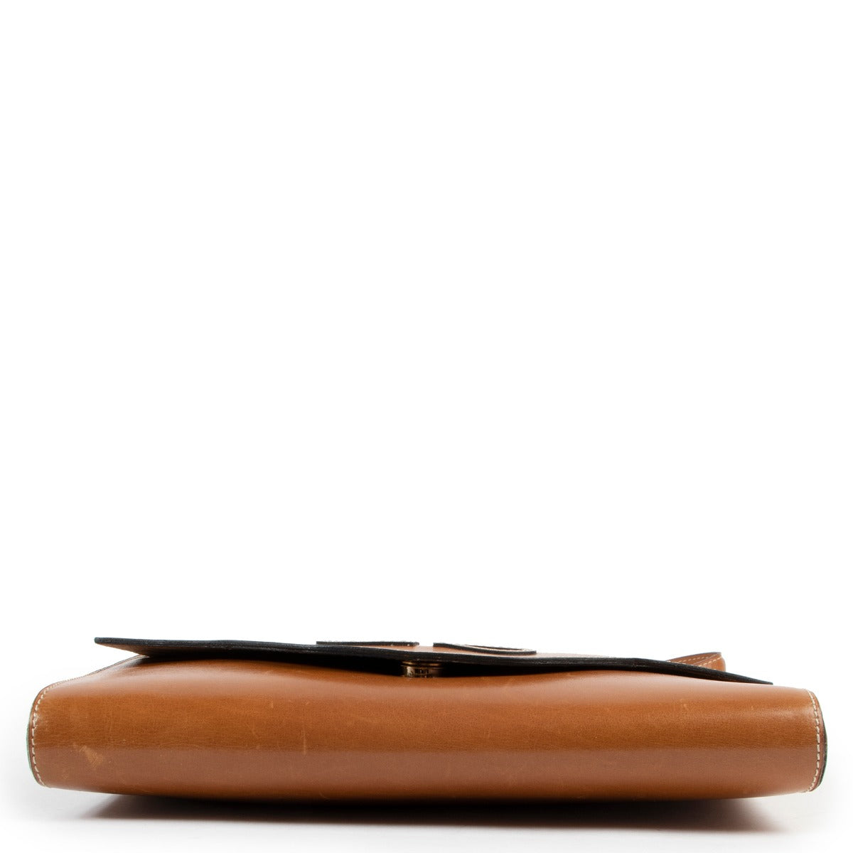 Buy this Delvaux Cognac Shoulder Flap Bag Clutch at Labellov in Antwerp for a fair price. Buy and sell your designer items.