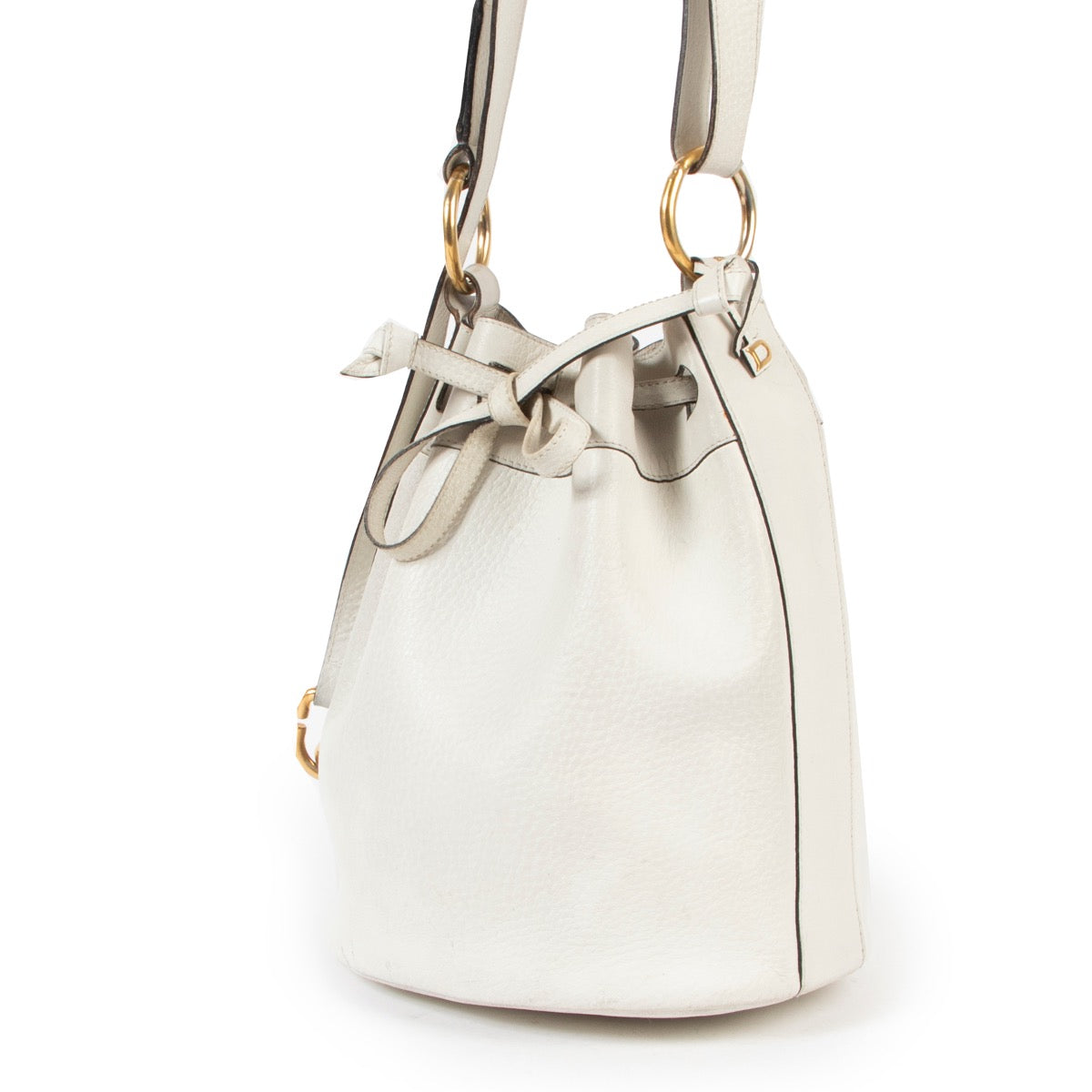 Shop safe online 100% authentic second hand Delvaux White Bucket Shoulder Bag in very good condition at the right price at labellov in Antwerp.