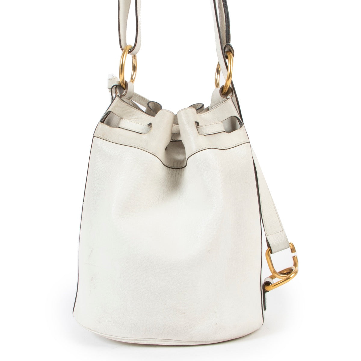 Shop safe online 100% authentic second hand Delvaux White Bucket Shoulder Bag in very good condition at the right price at labellov in Antwerp.