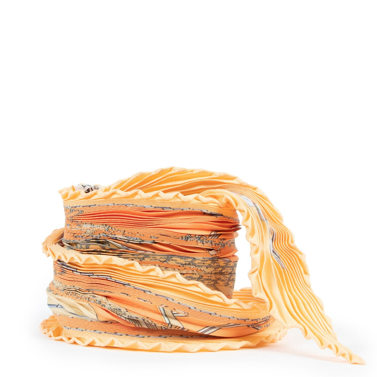 Buy these Hermès Orange Le Carré Plissé Scarf for a reasonable price at Labellov online or in store. Koop deze Hermès Orange Le Carré Plissé Scarf voor een redelijke prijs bij Labellov online of in de winkel.