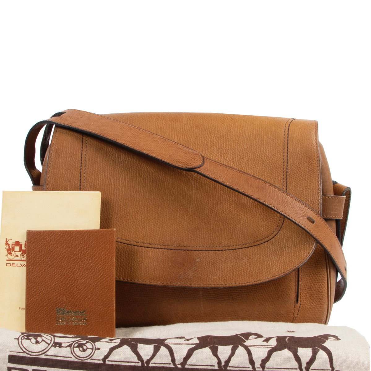 Shop safe online 100% authentic second hand Delvaux Vintage Cognac Leather Crossbody Bag at the right price at Labellov in Antwerp.