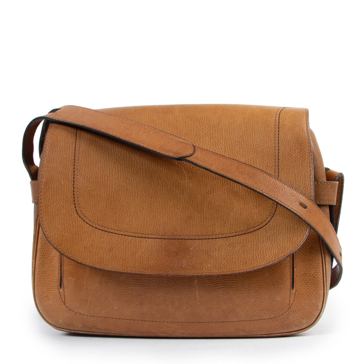 Shop safe online 100% authentic second hand Delvaux Vintage Cognac Leather Crossbody Bag at the right price at Labellov in Antwerp.