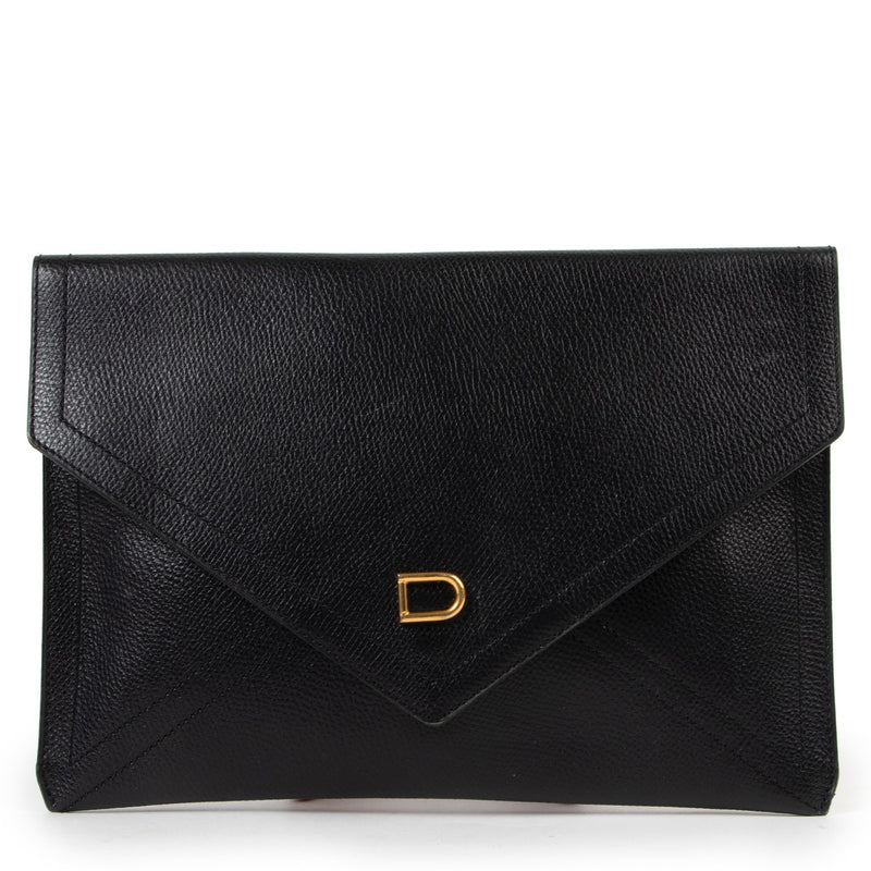 Buy these Delvaux Black Clutch D for a reasonable price at Labellov online or in store. Koop deze Delvaux Black Clutch D voor een redelijke prijs bij Labellov online of in de winkel.