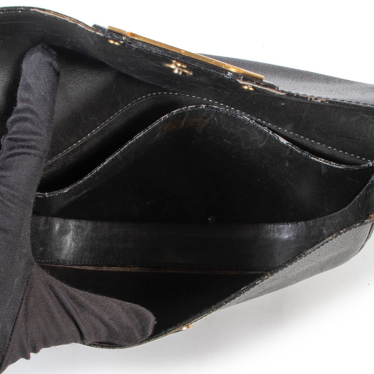 Buy these Delvaux Black Crossbody vintage for a reasonable price at Labellov online or in store. Koop deze Delvaux Black Crossbody vintage voor een redelijke prijs bij Labellov online of in de winkel.