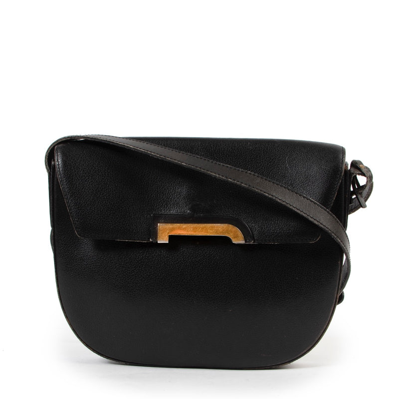 Buy these Delvaux Black Crossbody vintage for a reasonable price at Labellov online or in store. Koop deze Delvaux Black Crossbody vintage voor een redelijke prijs bij Labellov online of in de winkel.
