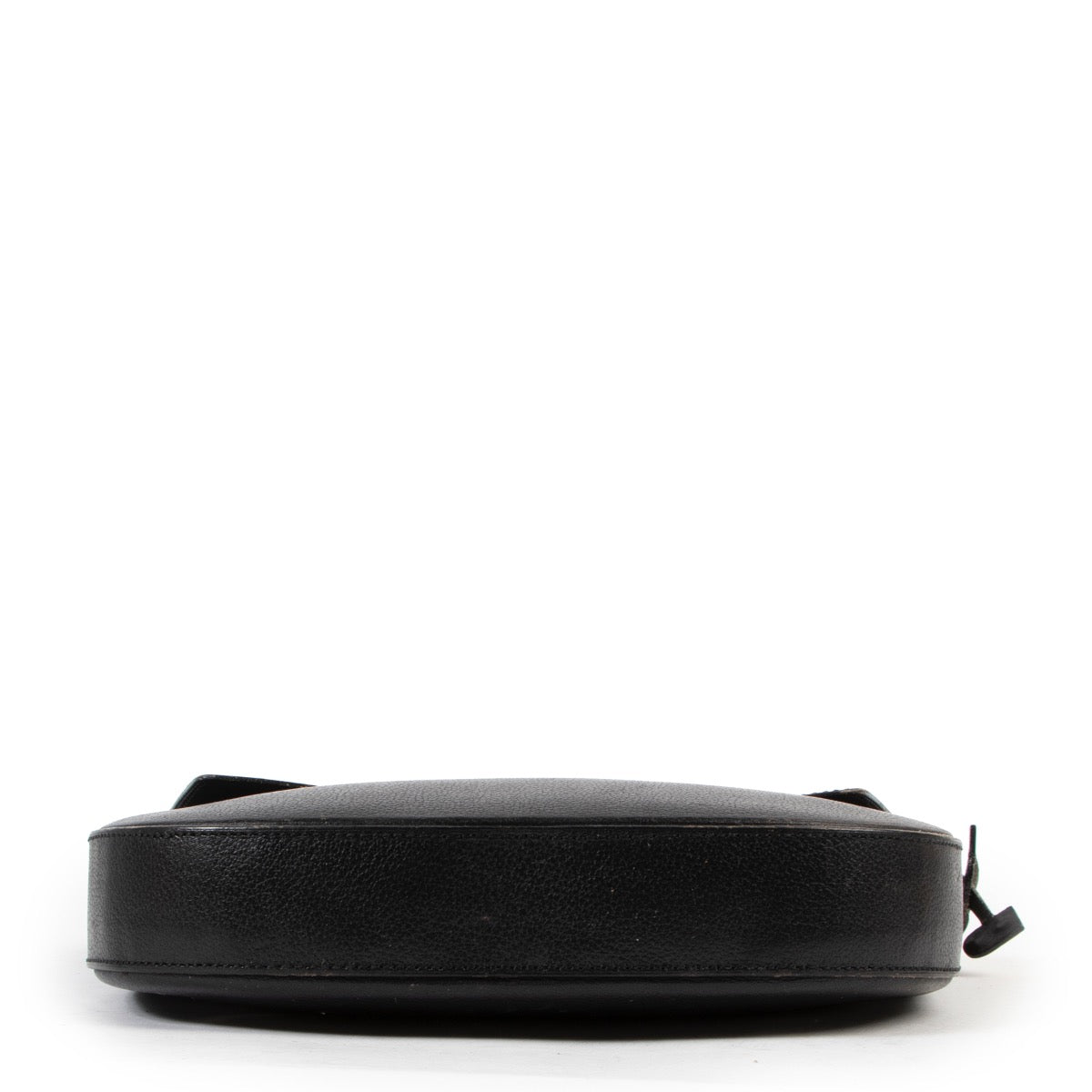 Buy these Delvaux Black Crossbody vintage for a reasonable price at Labellov online or in store. Koop deze Delvaux Black Crossbody vintage voor een redelijke prijs bij Labellov online of in de winkel.