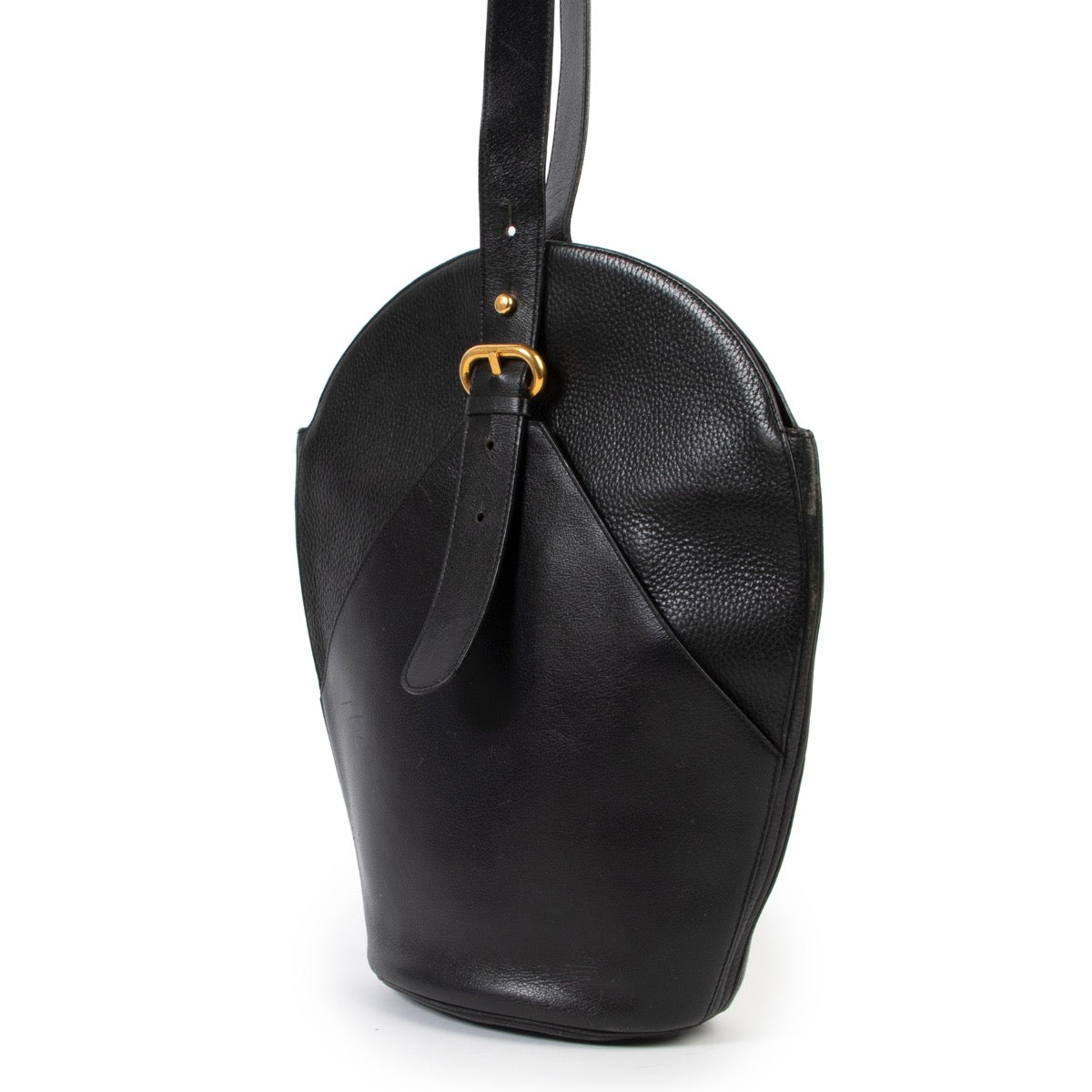 Buy these Delvaux Black Shoulder Leather bag for a reasonable price at Labellov online or in store. Koop deze Delvaux Black Shoulder Leather bag voor een redelijke prijs bij Labellov online of in de winkel.