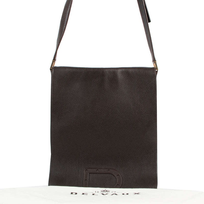 Buy thisDelvaux Brown Le Louise Baudrier Shoulder Bag online or in store at Labellov Luxury in Antwerp