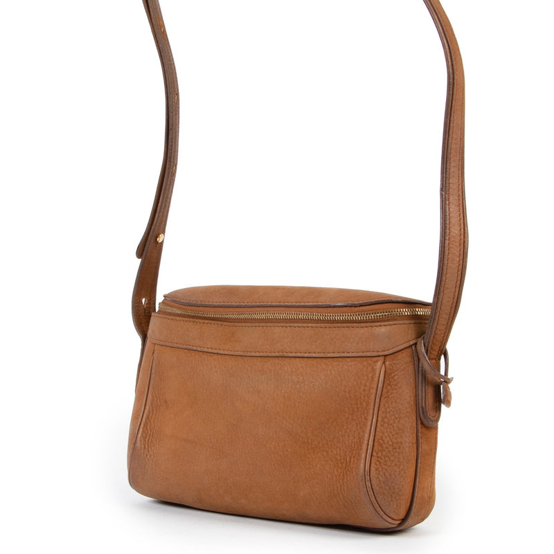 Shop safe online 100% authentic second hand Delvaux Cognac Nubuck Crossbody in store or online at Labellov Antwerp