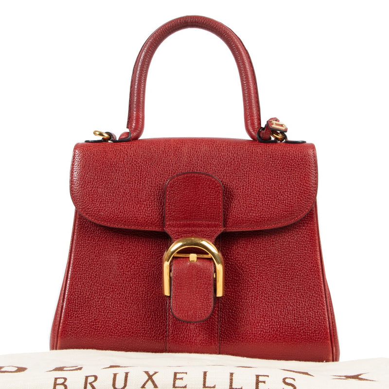 Delvaux Red Brillant PM is available online or step by in the store at Labellov in Antwerp Belgium. Delvaux Red Brillant PM is beschikbaar online of kom langs in de winkel bij Labellov in Antwerpen België