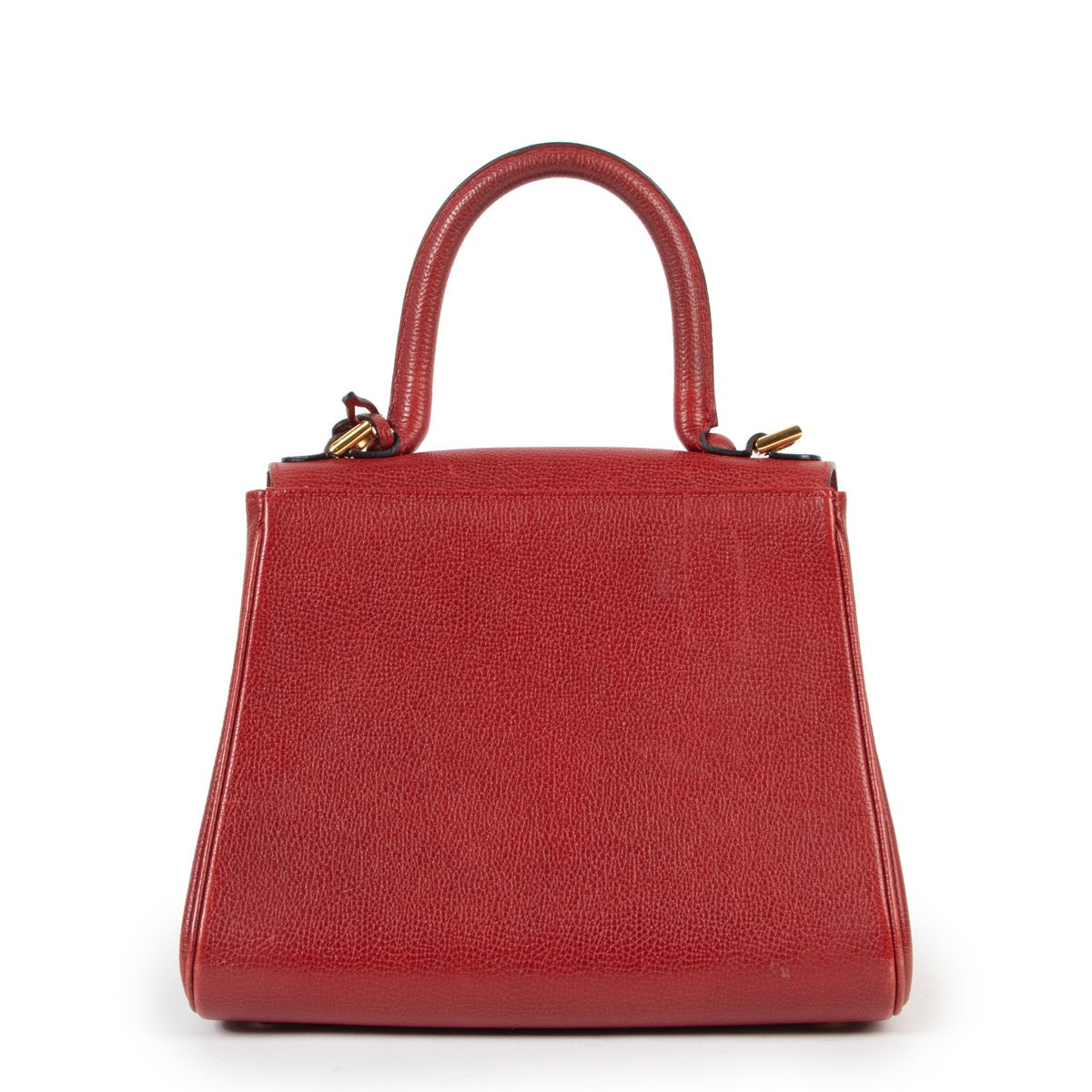 Delvaux Red Brillant PM is available online or step by in the store at Labellov in Antwerp Belgium. Delvaux Red Brillant PM is beschikbaar online of kom langs in de winkel bij Labellov in Antwerpen België