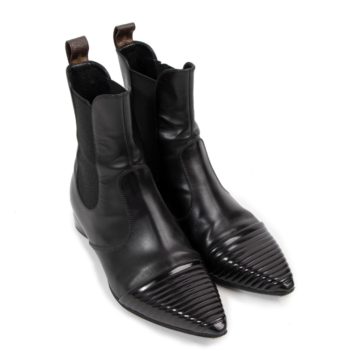 Buy an authentic second-hand Louis Vuitton Black Leather Exploration Flat Boots in Size 37 in very good condition at Labellov Antwerp.