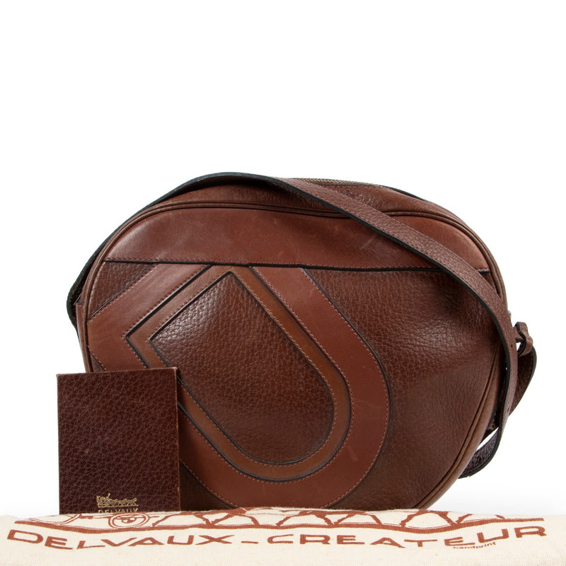 Buy these Delvaux Brown Leather Crossbody for a reasonable price at Labellov online or in store. Koop deze Delvaux Brown Leather Crossbody voor een redelijke prijs bij Labellov online of in de winkel.