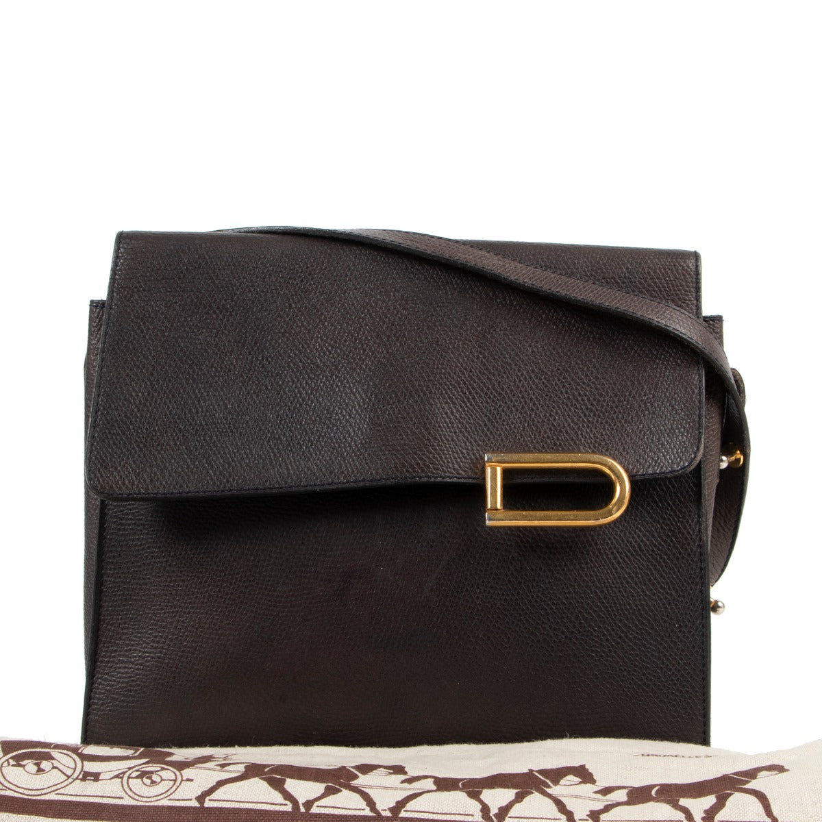 Buy these Delvaux Blue Leather Crossbody for a reasonable price at Labellov online or in store. Koop deze Delvaux Blue Leather Crossbody voor een redelijke prijs bij Labellov online of in de winkel.