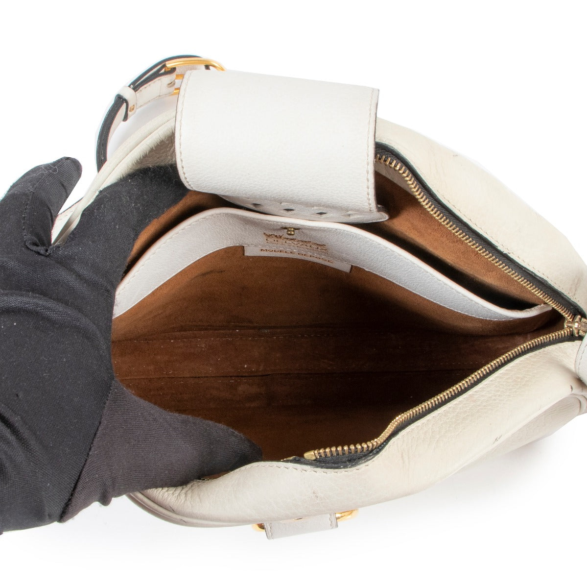 Buy these Delvaux White Leather Shoulder bag for a reasonable price at Labellov online or in store. Koop deze Delvaux White Leather Shoulder bag voor een redelijke prijs bij Labellov online of in de winkel.