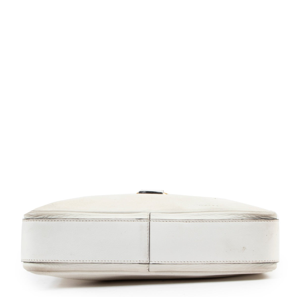 Buy these Delvaux White Leather Shoulder bag for a reasonable price at Labellov online or in store. Koop deze Delvaux White Leather Shoulder bag voor een redelijke prijs bij Labellov online of in de winkel.