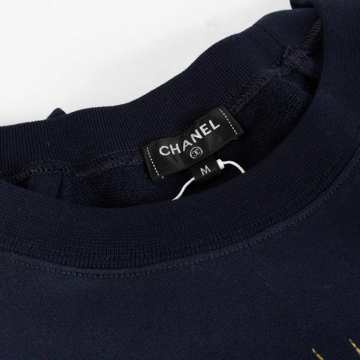 shop 100% authentic second hand Chanel 18C Navy Cotton T-Shirt - Size M on Labellov.com