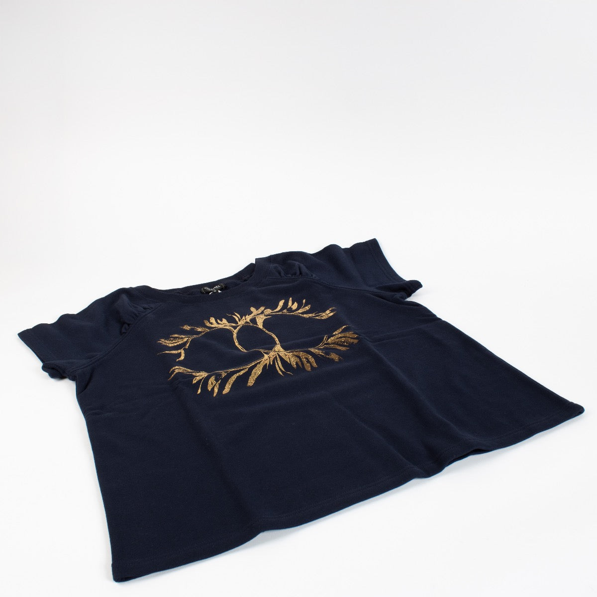 shop 100% authentic second hand Chanel 18C Navy Cotton T-Shirt - Size M on Labellov.com