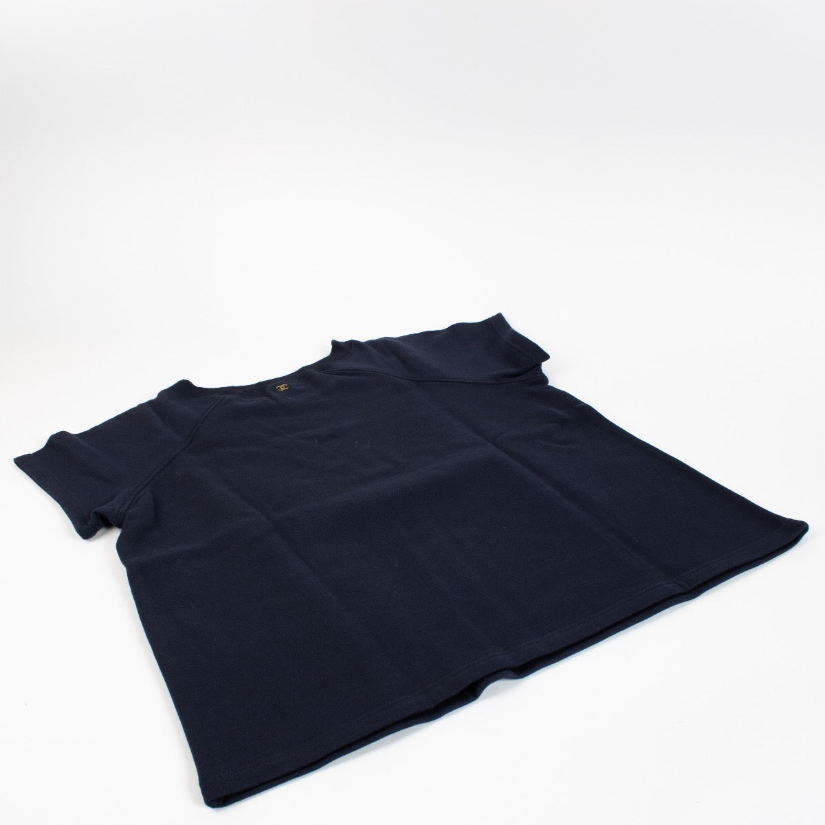 shop 100% authentic second hand Chanel 18C Navy Cotton T-Shirt - Size M on Labellov.com
