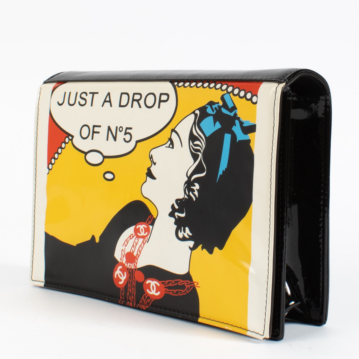 Shop safe online at Labellov in Antwerp, Brussels and Knokke this 100% authentic second hand Chanel Patent Vintage Collectors Just Drop Of N5 Clutch