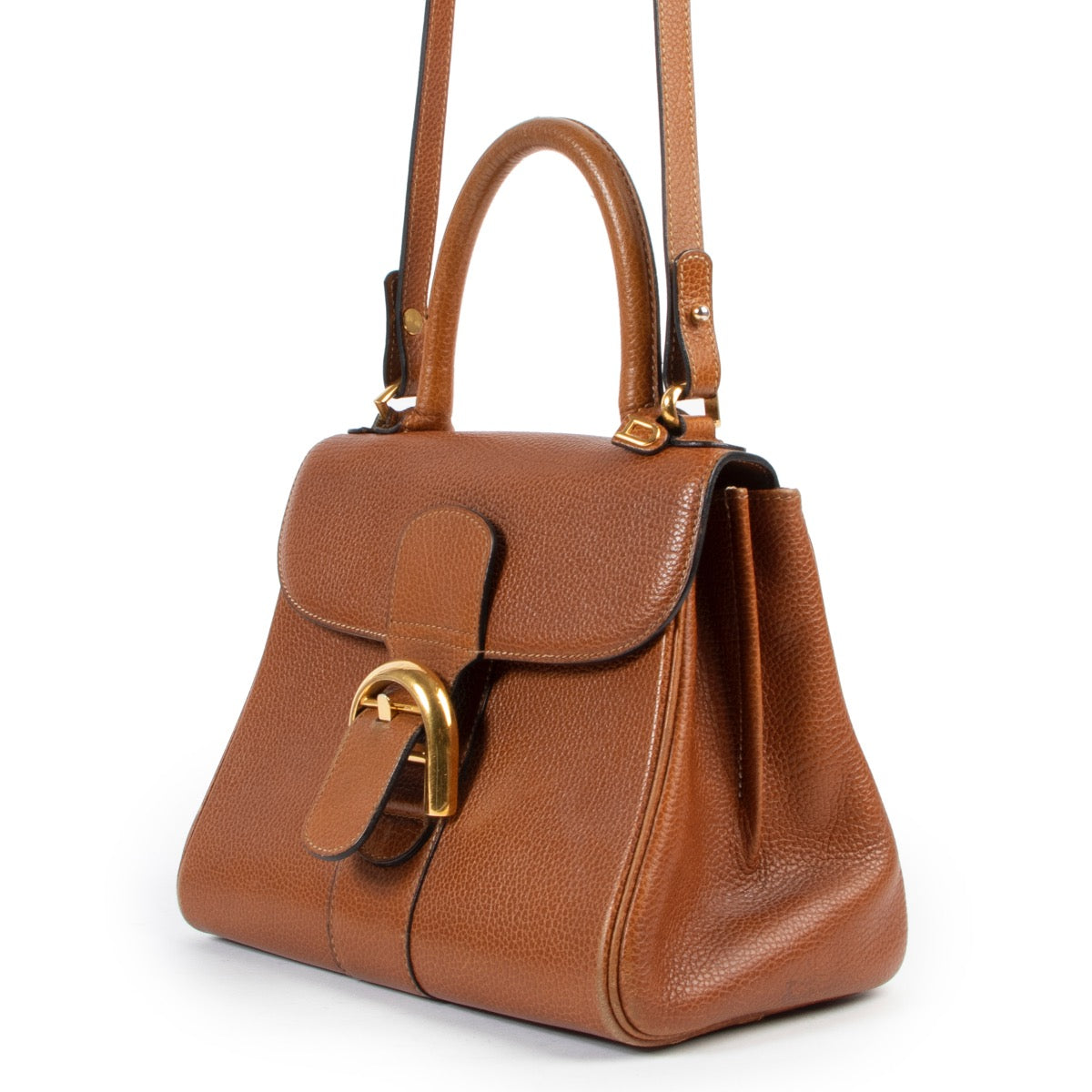 Buy this Delvaux Cognac Brillant PM for a reasonable price and in good condition online or in store at Labellov Luxury Antwerp.