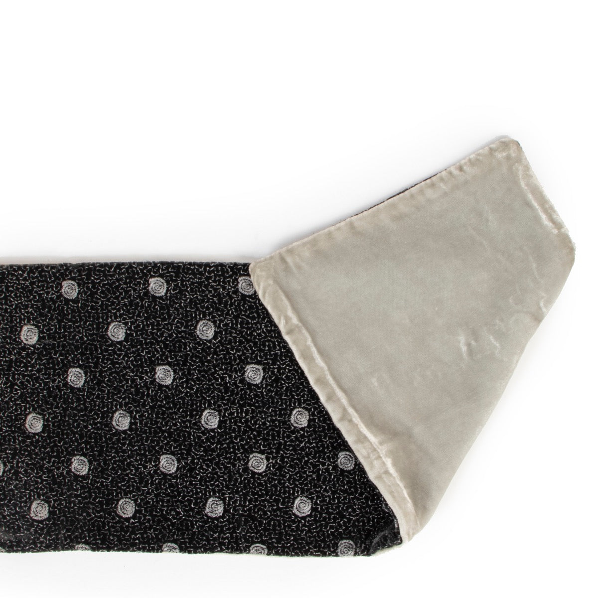 Buy this 100% authentic second hand Delvaux Blak Grey Velvet Scarf online or in store at Labellov