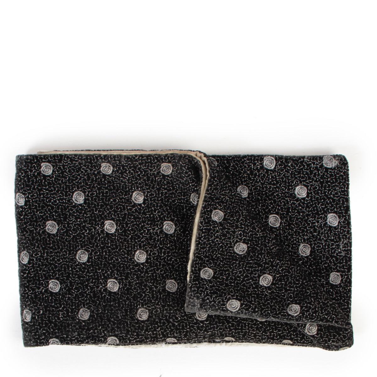 Buy this 100% authentic second hand Delvaux Blak Grey Velvet Scarf online or in store at Labellov