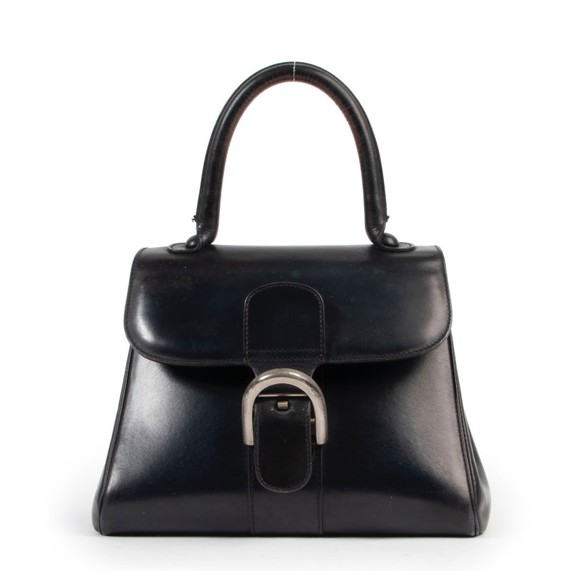 Buy these Delvaux Blue Leather PM Brillant for a reasonable price at Labellov online or in store. Koop deze Delvaux Blue Brillant voor een redelijke prijs bij Labellov online of in de winkel.