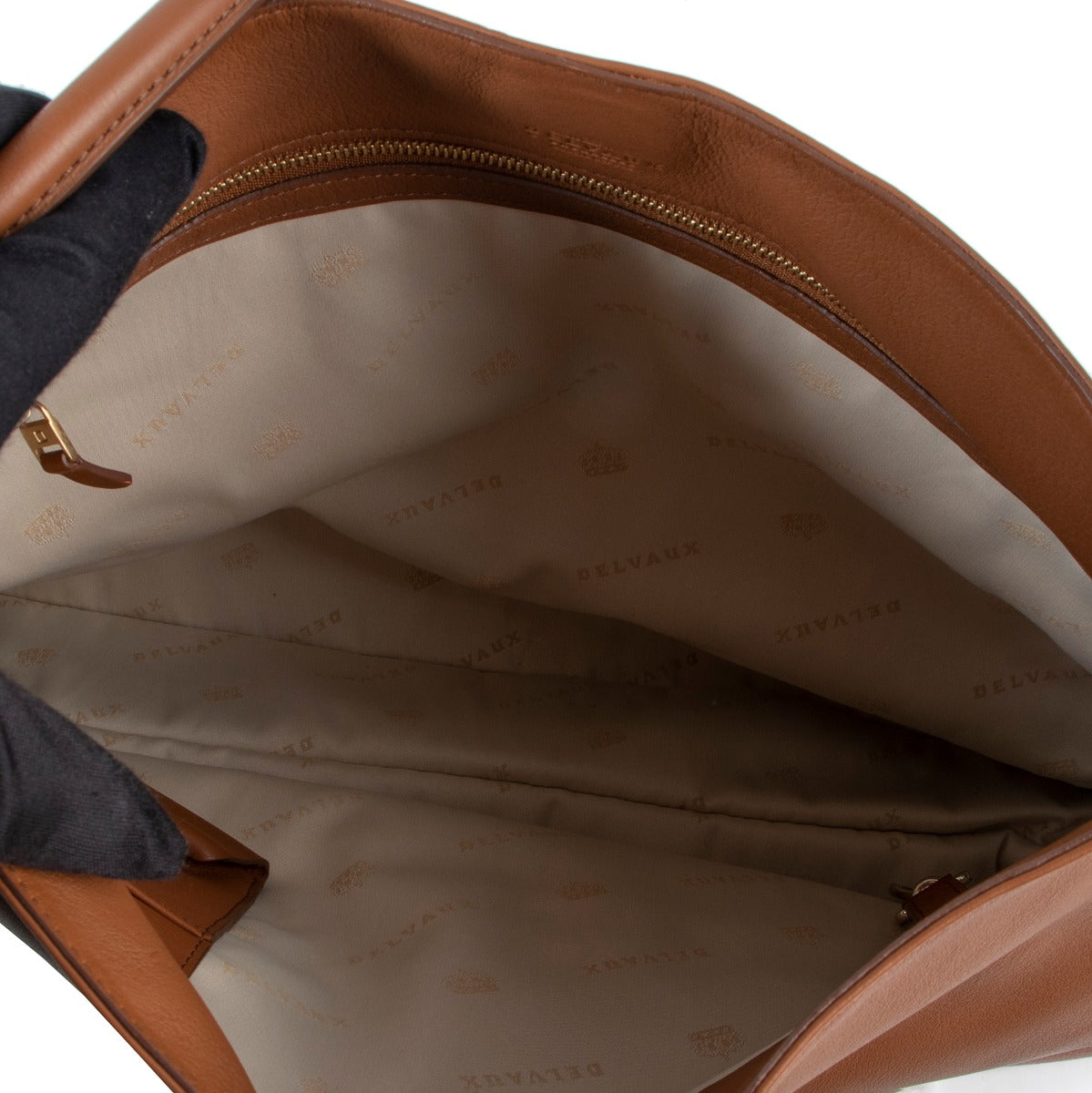 This Delvaux Cognac Lagoon Lady Calf Shoulder Bag is available at Labellov for a reasonable price in very good condition.