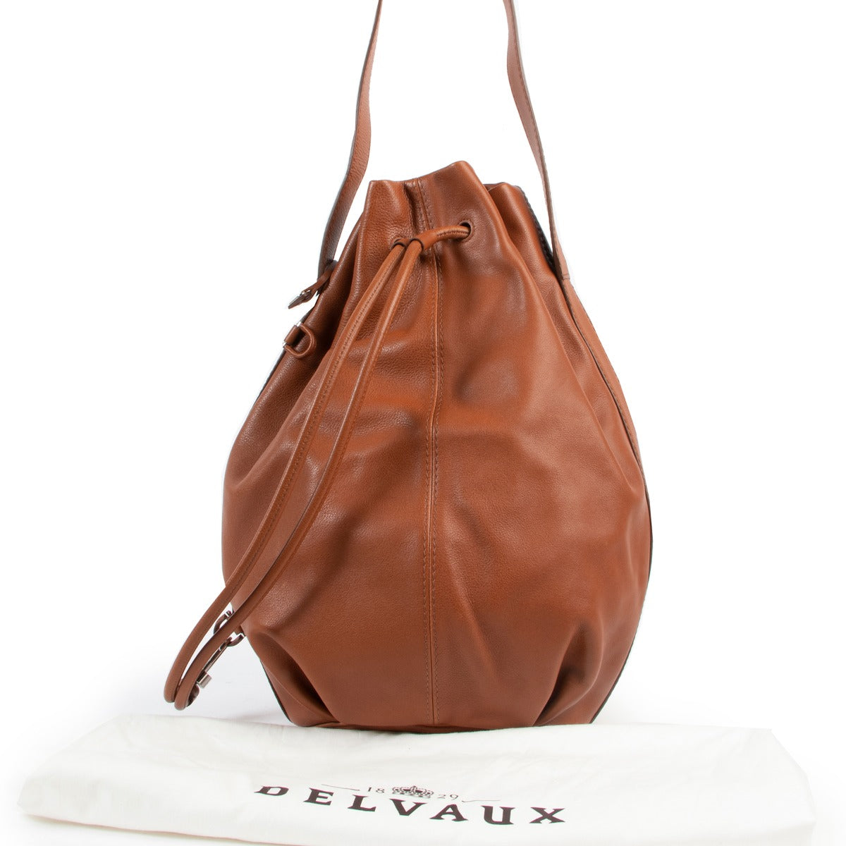 Buy this Delvaux Cognac Nomade Sellier Brandy Bag for a fair price at Labellov online or in store. Buy sell repeat, that is the motto that we all keep in mind, so give your designer items a second life or give one a second life!