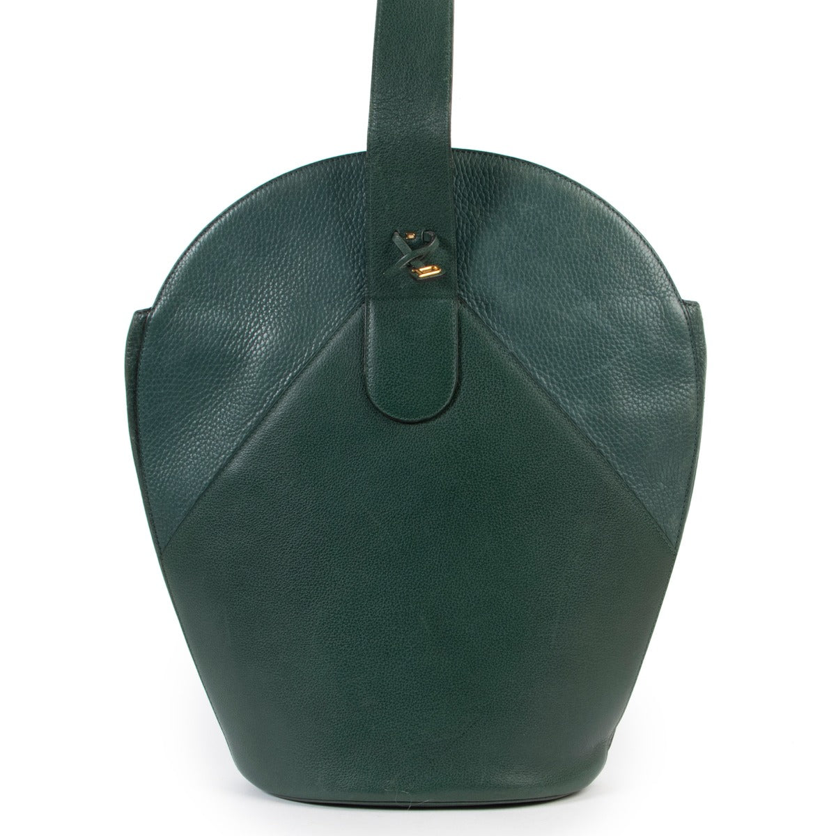 This Delvaux Green Shoulder bag is in good preloved condition available at Labellov in Antwerp online or in store