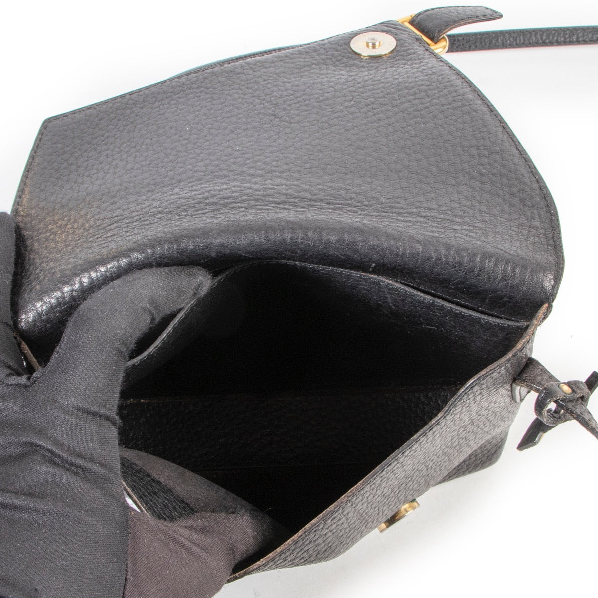 Buy these Delvaux Black Leather Crossbody for a reasonable price at Labellov online or in store. Koop deze Delvaux Black Leather Crossbody voor een redelijke prijs bij Labellov online of in de winkel.