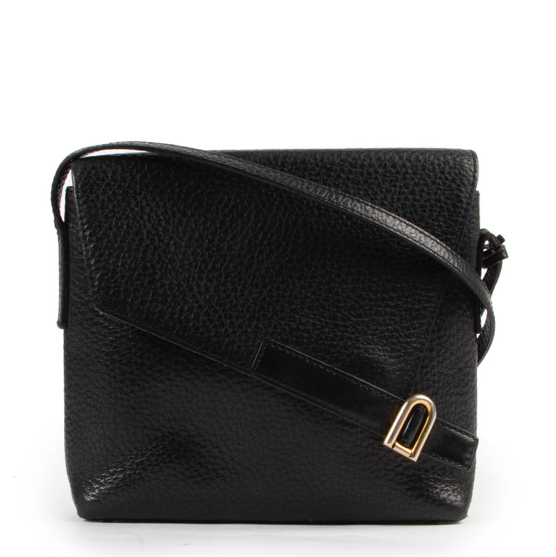 Buy these Delvaux Black Leather Crossbody for a reasonable price at Labellov online or in store. Koop deze Delvaux Black Leather Crossbody voor een redelijke prijs bij Labellov online of in de winkel.