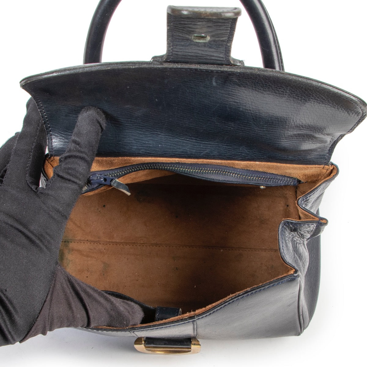 Buy these Delvaux Blue Leather Brillant for a reasonable price at Labellov online or in store. Koop deze Delvaux Blue Leather Brillant voor een redelijke prijs bij Labellov online of in de winkel.